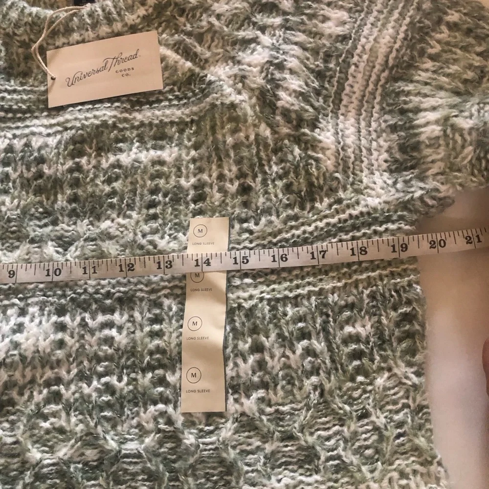 Universal Thread Women's oversized Green Crewneck Pullover Knit Sweater Size M
